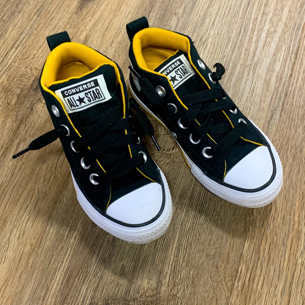 Girls Converse All Stars Sneakers in US Size 10.5